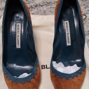 RARE 2004 Manolo Blahnik Suede Pumps